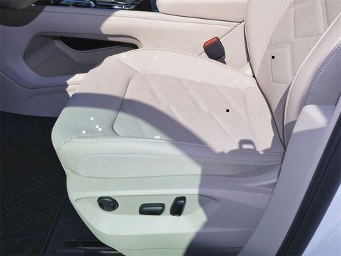 New 2026 Volkswagen Atlas SE image 13