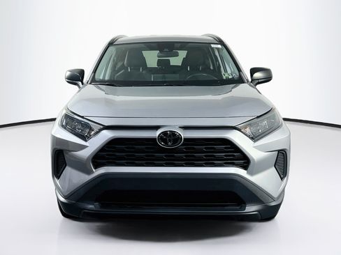Used 2021 Toyota RAV4 LE AWD/4WD image 2