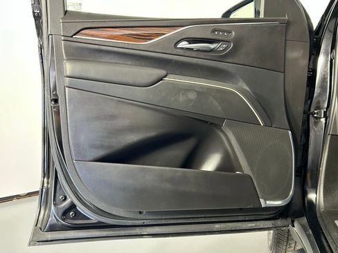 Used 2022 Cadillac Escalade ESV Premium Luxury image 38