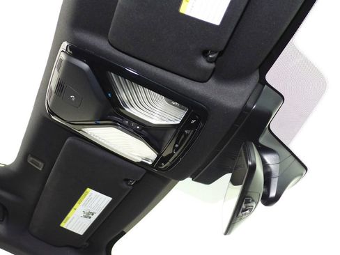 Used 2023 BMW 530e w/ M Sport Package image 17