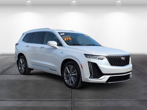 Used 2024 Cadillac XT6 Premium Luxury w/ Technology Package image 2