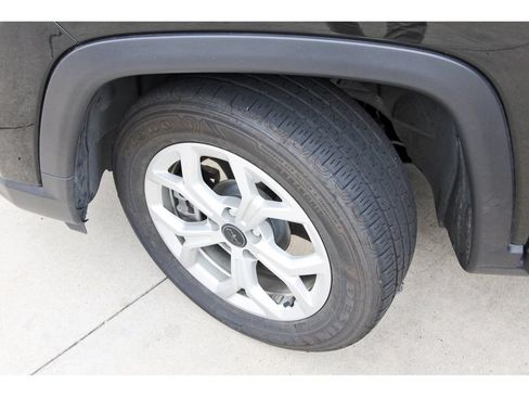 Used 2025 Jeep Compass Latitude AWD/4WD image 15