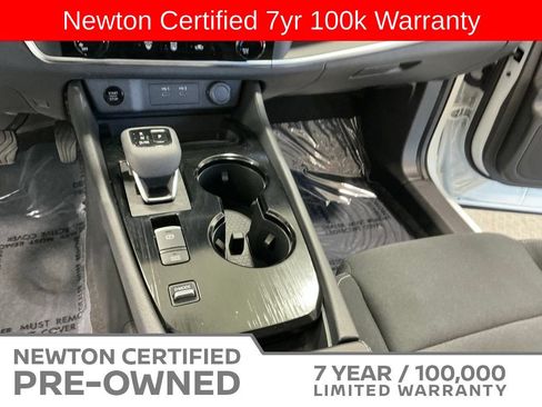 Used 2025 Nissan Rogue S FWD image 12