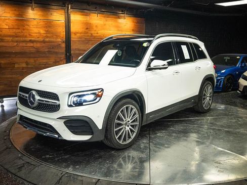 Used 2022 Mercedes-Benz GLB 250 4MATIC image 2
