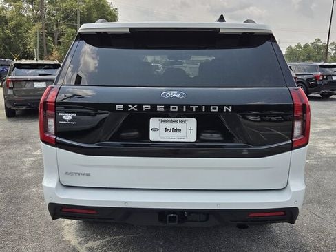 Used 2025 Ford Expedition Active RWD image 11
