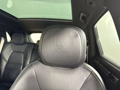Certified 2023 Porsche Cayenne Platinum Edition AWD/4WD image 40