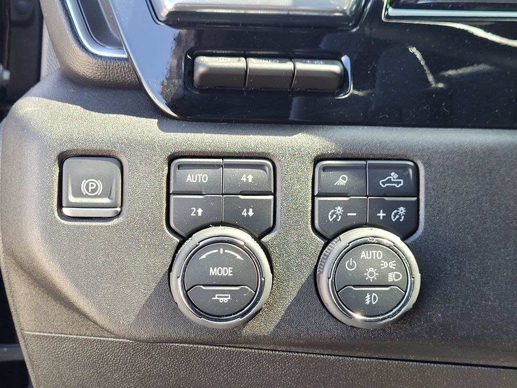 Used 2024 Chevrolet Silverado 1500 High Country w/ Midnight Edition AWD/4WD image 27
