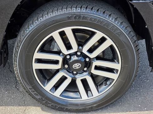 Used 2022 Toyota 4Runner Limited AWD/4WD image 9