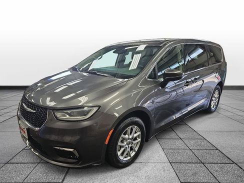 Used 2023 Chrysler Pacifica Touring-L FWD image 1