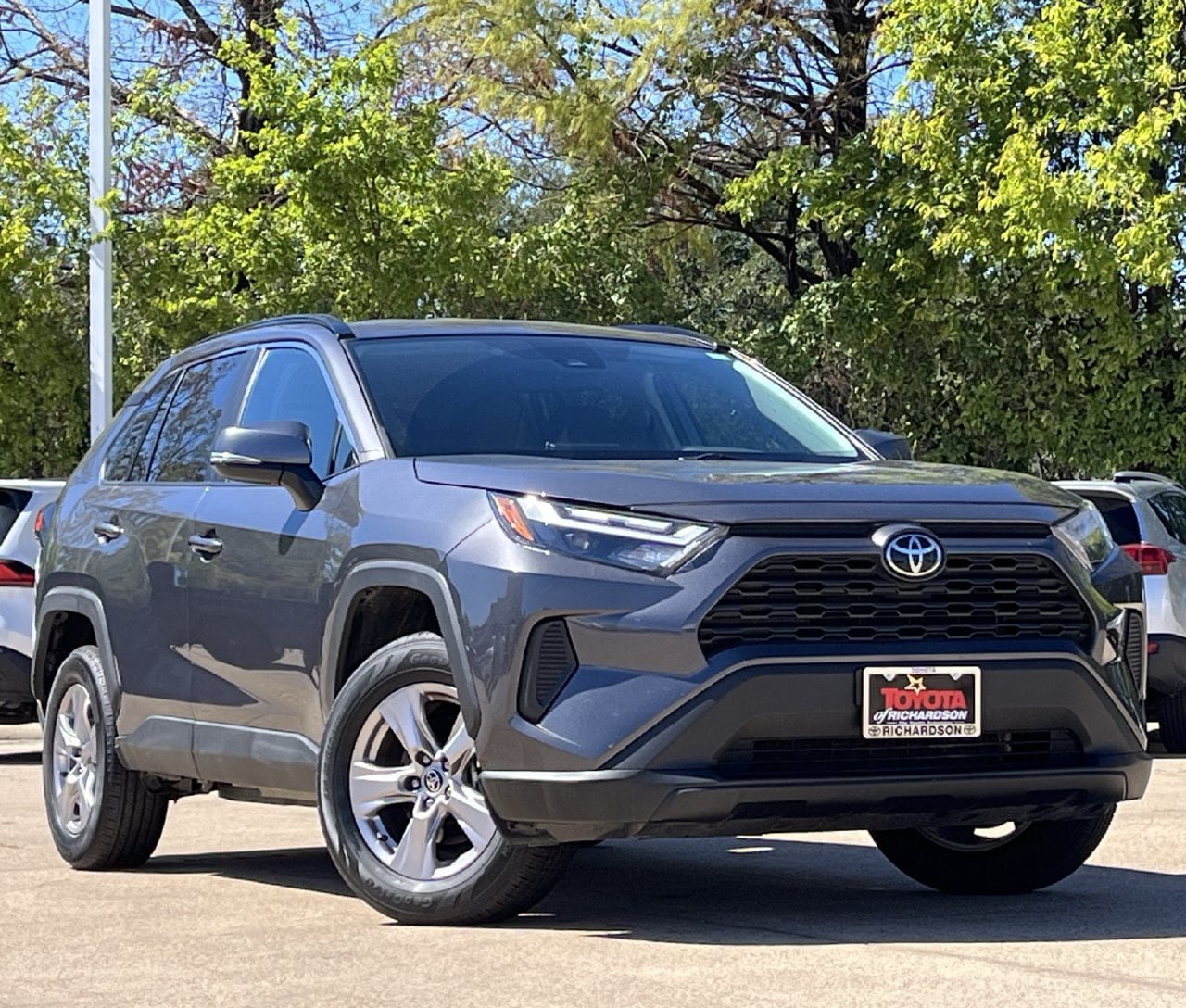 Used 2025 Toyota RAV4 XLE AWD/4WD image 2
