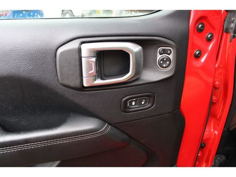 Used 2018 Jeep Wrangler Unlimited Sahara w/ Dual Top Group image 27