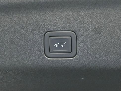 Used 2023 GMC Yukon Denali Ultimate image 33