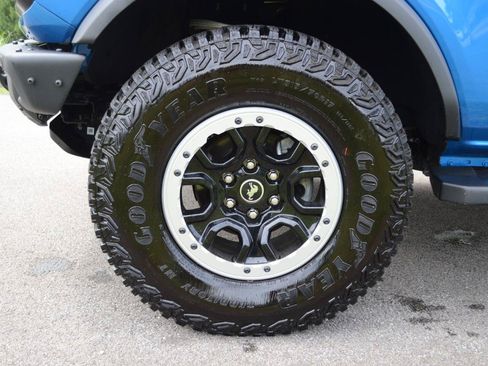 Used 2024 Ford Bronco Outer Banks w/ Sasquatch Package AWD/4WD image 9
