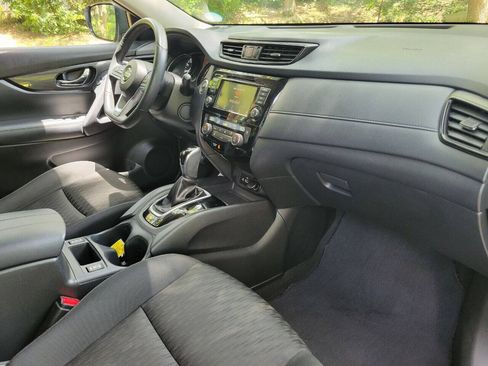 Used 2019 Nissan Rogue SV FWD image 9