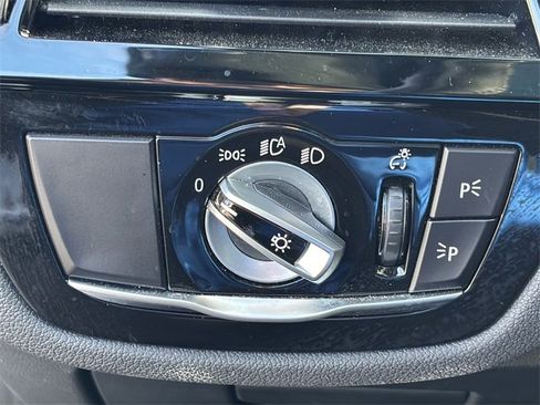 Used 2023 BMW M550i xDrive w/ Dynamic Handling Package image 47