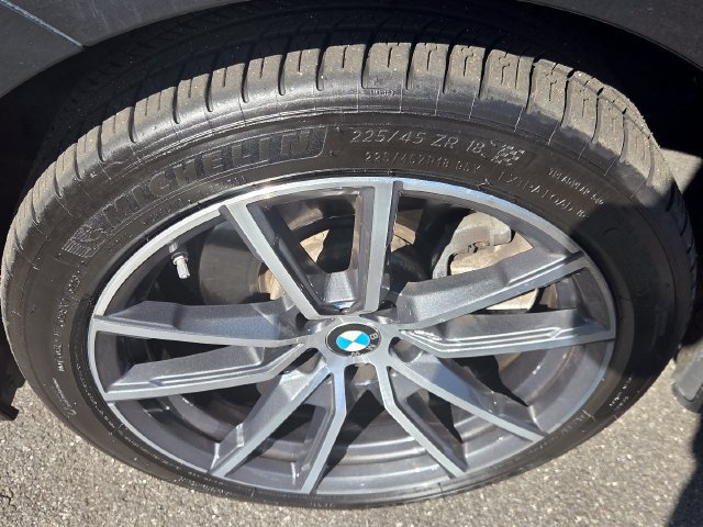 Certified 2022 BMW 330i xDrive Sedan w/ Premium Package AWD/4WD image 9