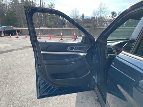 Used 2017 Ford Explorer XLT w/ Equipment Group 202A image 25