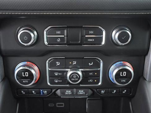Used 2024 GMC Yukon SLT RWD image 24