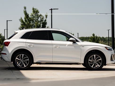 Certified 2023 Audi Q5 2.0T Premium Plus w/ Premium Plus Package AWD/4WD image 3