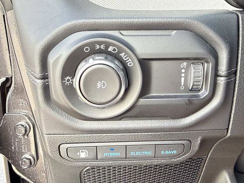 Used 2025 Jeep Wrangler Unlimited Sahara AWD/4WD image 32