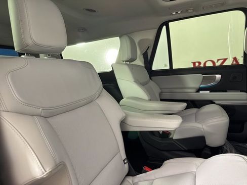 New 2025 Ford Expedition Max Platinum w/ Driver's Package image 23