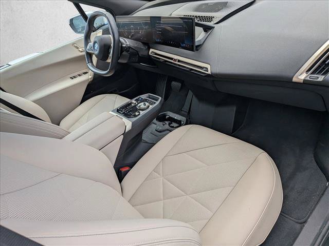 Used 2024 BMW iX xDrive50 w/ Sport Package AWD/4WD image 23