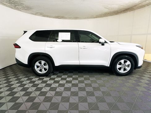 Used 2025 Toyota Grand Highlander FWD image 2