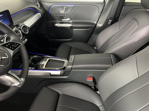 New 2025 Mercedes-Benz GLB 250 4MATIC image 4