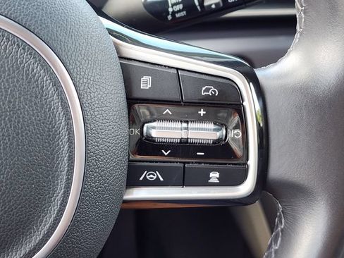 Certified 2025 Kia Carnival FWD image 33