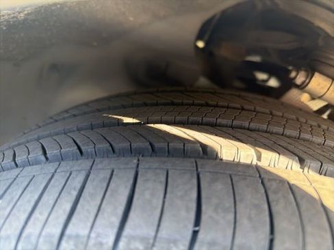 Used 2020 Tesla Model Y Long Range image 3