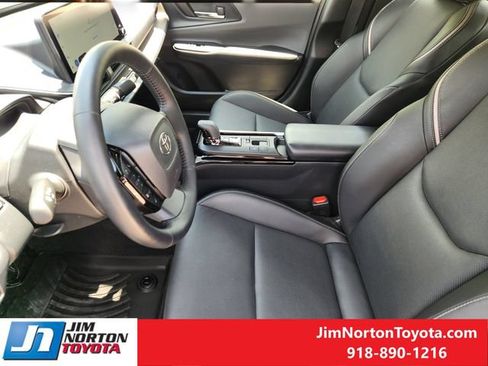 Used 2024 Toyota Prius XLE FWD image 13