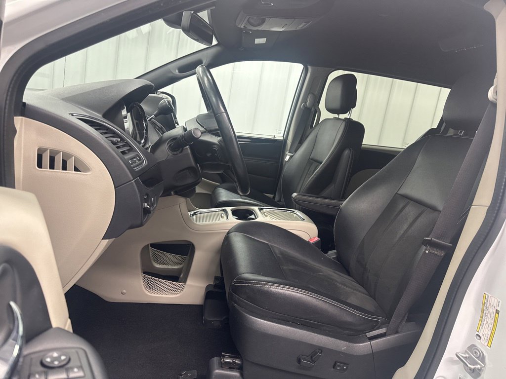 Used 2019 Dodge Grand Caravan SXT FWD image 11
