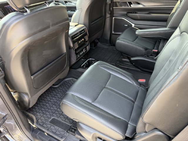 Used 2024 Jeep Wagoneer Series II AWD/4WD image 13