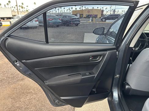 Used 2017 Toyota Corolla SE FWD image 31