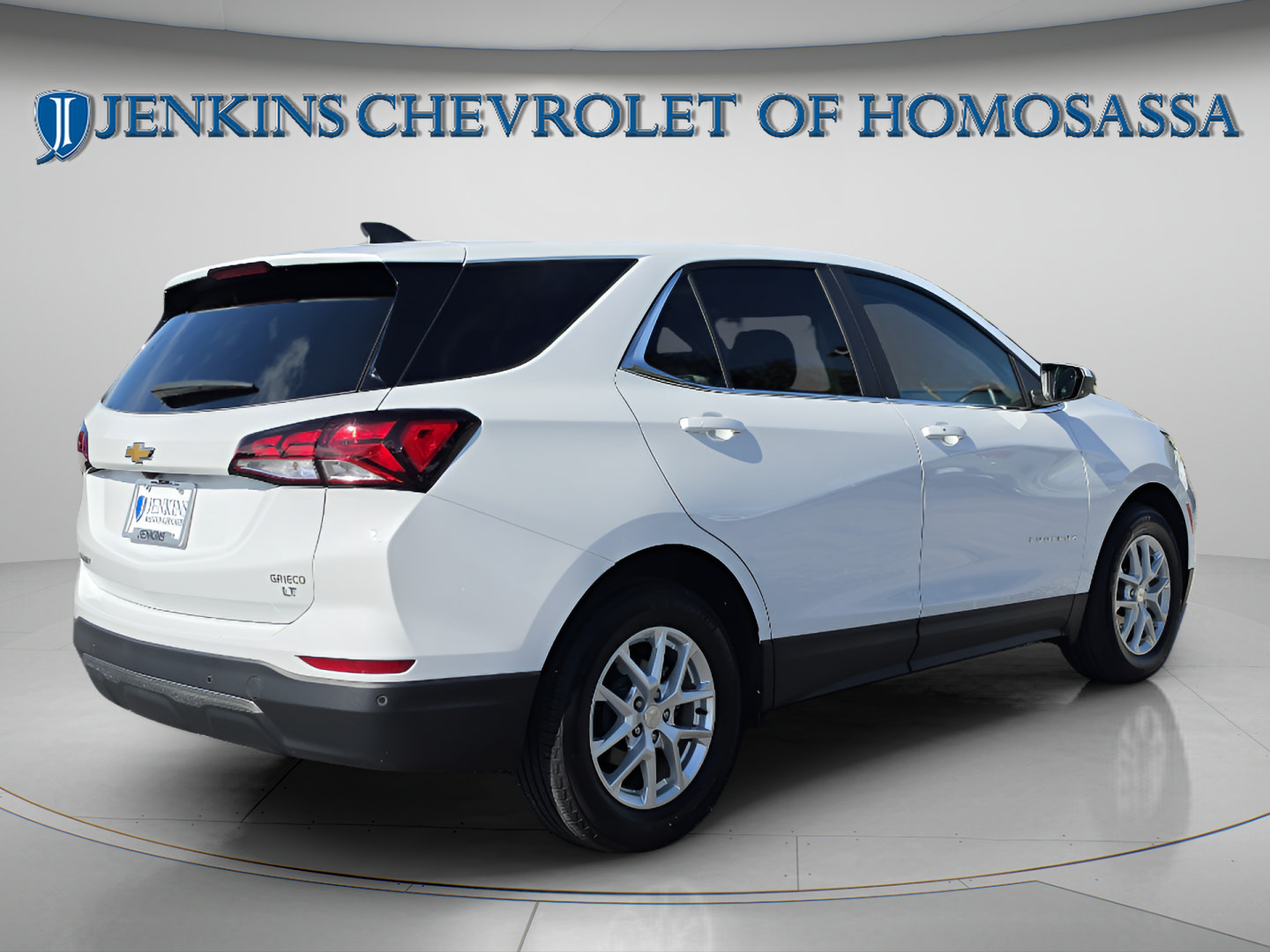 Used 2024 Chevrolet Equinox LT w/ LPO, Cargo Package FWD image 5