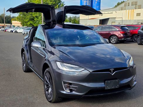 Used 2019 Tesla Model X 100D AWD/4WD image 2