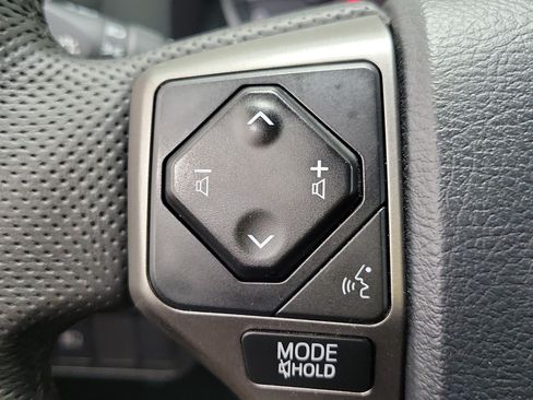 Used 2020 Toyota Tacoma SR5 RWD image 23