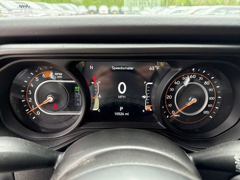 Used 2025 Jeep Wrangler Unlimited Rubicon 392 AWD/4WD image 18