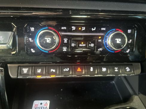 Used 2024 GMC Sierra 2500 AT4X image 31