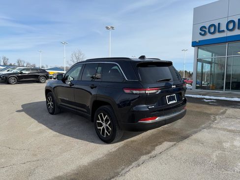 Used 2024 Jeep Grand Cherokee Limited image 3