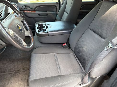 Certified 2011 Chevrolet Suburban LS RWD image 5