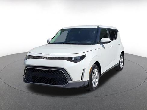 Used 2025 Kia Soul LX w/ LX Technology Package FWD image 6