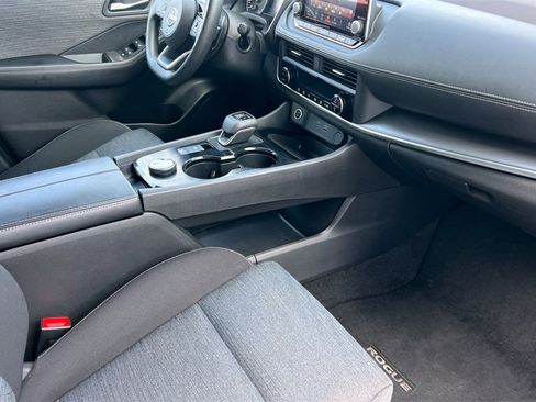 Used 2023 Nissan Rogue SV image 18