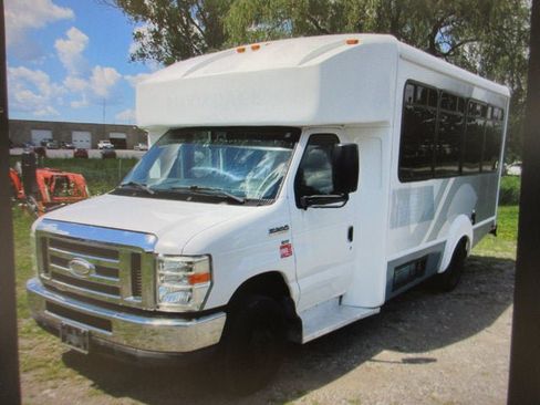 Used 2015 Ford E-350 and Econoline 350 Super Duty RWD image 3