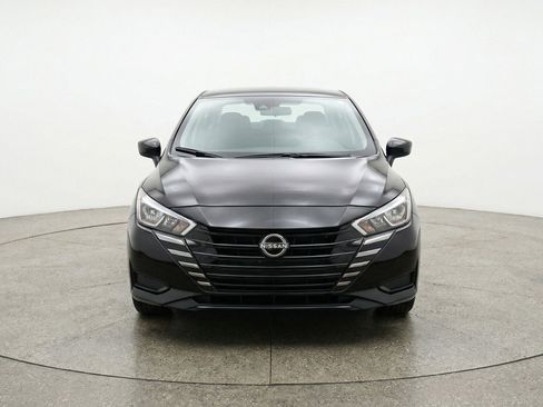 Used 2025 Nissan Versa SV image 2