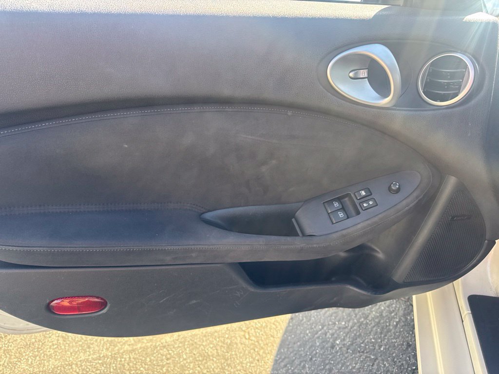 Used 2011 Nissan 370Z Touring RWD image 12
