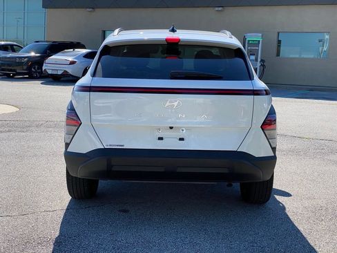 Used 2025 Hyundai Kona SEL FWD image 6