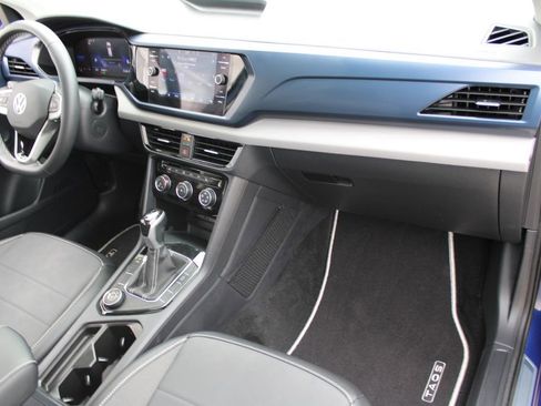 Certified 2023 Volkswagen Taos SE w/ Panoramic Sunroof Package image 27