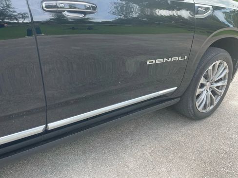 Used 2021 GMC Yukon XL Denali w/ Denali Premium Package image 7