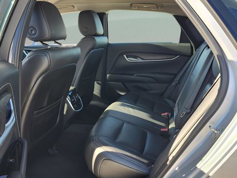 Used 2018 Cadillac XTS Luxury image 10